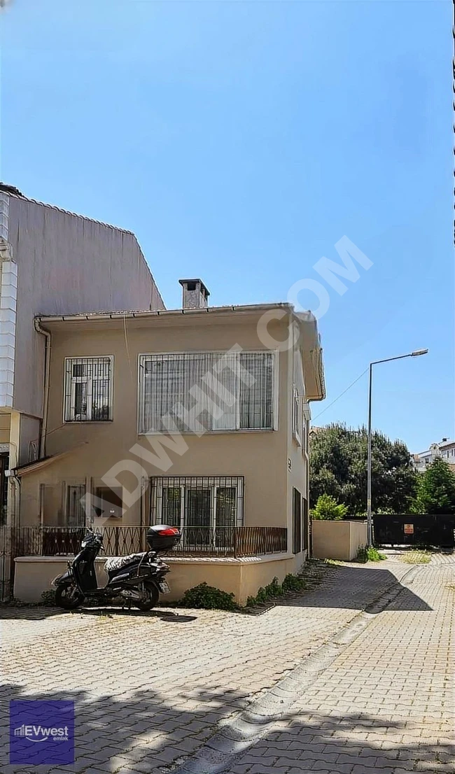 Detached house for sale on a corner plot within the SÜMERBANK EVLERİ complex - from EVwest