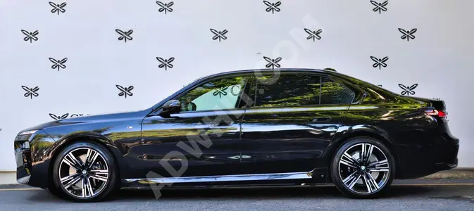 سيارةBMW  İ7 eDRIVE 60 M EXCELLENCE موديل 2024 بدون عيوب فل كامل للبيع من X-CLUSIVE