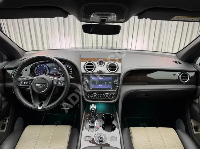 BENTLEY BENTAYGA 4.0 V8 موديل 2020 من الوكيل, ابواب شفط, نظام تعليق هوائي, تدليك, SCLASS