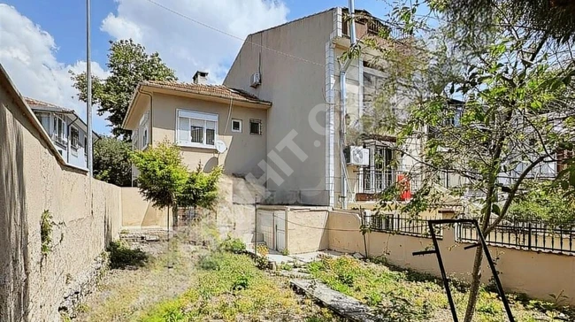 Detached house for sale on a corner plot within the SÜMERBANK EVLERİ complex - from EVwest