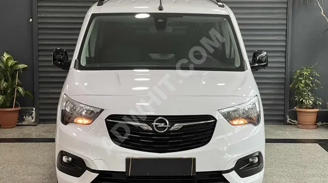 سيارة OPEL COMBO موديل 2023  16,000 كم + بدون طلاء  + E-TOOGLE + شاشة كبيرة + فرامل كهربائية + EAT8 + كاميرا خلفية