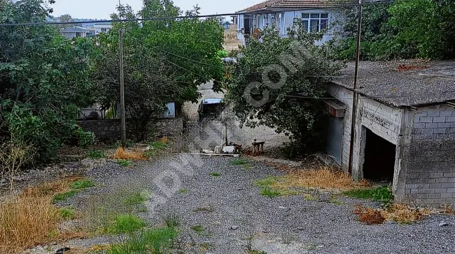 Land for sale covering an area of 1380 square meters with frontage on a road in BÜYÜKÇEKMECE KARAAĞAÇ