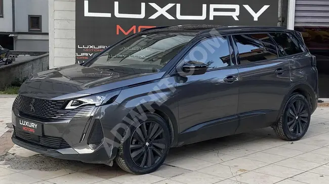 PEUGEOT 5008 GT EAT8 -نظام صوتي ,  شحن لاسلكي , مقاعد مدفأة - من LUXURY MOTORS