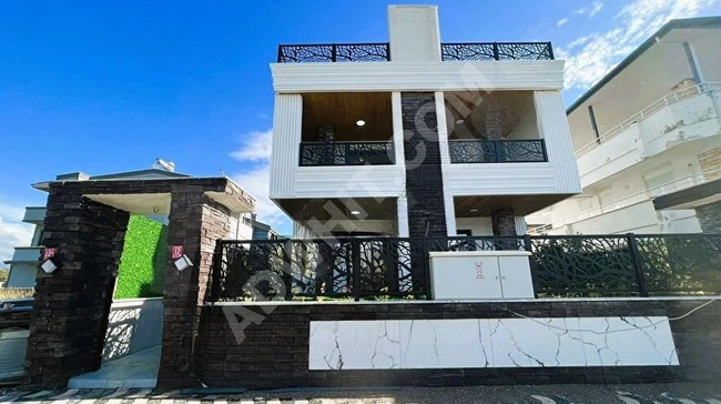 🏡🏡 فيلا 4+1 فاخر , باطلالة على البحر والجبل - من ALÇINAR EMLAK