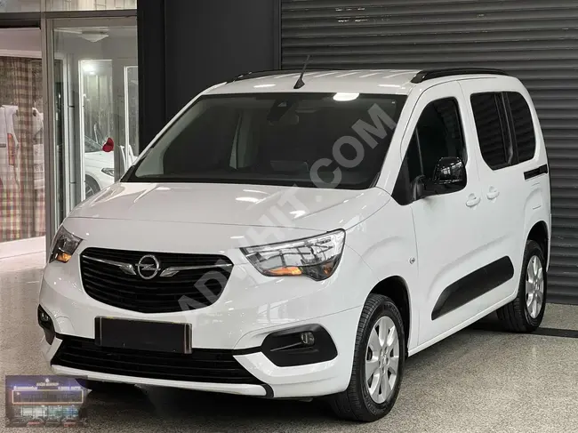 سيارة OPEL COMBO موديل 2023  16,000 كم + بدون طلاء  + E-TOOGLE + شاشة كبيرة + فرامل كهربائية + EAT8 + كاميرا خلفية