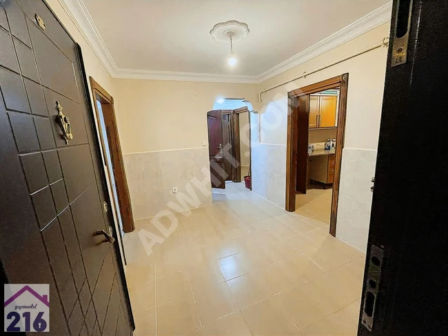 2+1 apartment on the ground floor in the VALİDEİ ATİK neighborhood - by GAYRİMENKUL 216