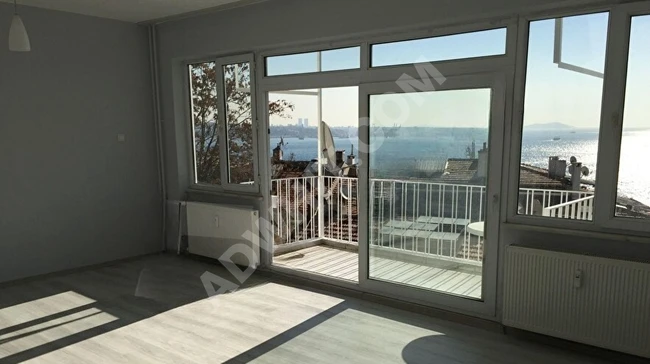 2+1 apartment (80m²) in Cihangir with panoramic sea views, a great balcony, well-maintained, very bright, equipped with air conditioning.