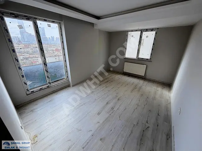 Apartment for sale in a central and prestigious location with open and closed parking spaces.