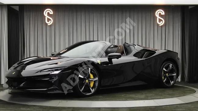 FERRARI SF90 SPIDER CARBON موديل 2024 سيراميك, شاشة راكب, رفع سيارة - SCLASS