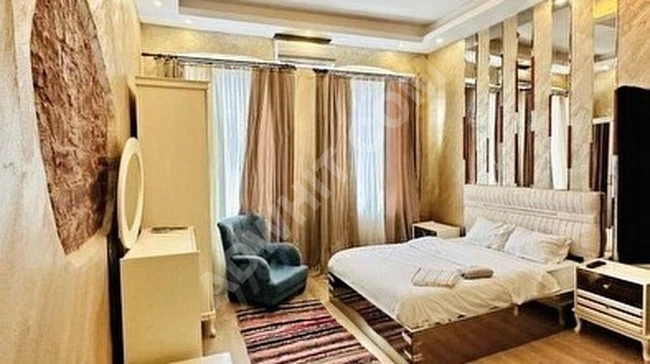 Studio apartment of 40m2 with air conditioning, high ceiling, in a renovated stone building, located in the center of Beyoğlu.