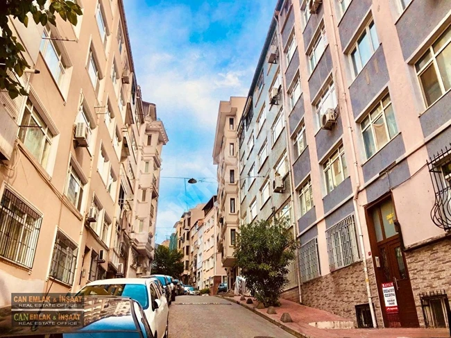 Cihangir Firuzağa'da Galata Kulesi Şehir Manzaralı (2)Balkonlu Bakımlı Kombili (2+1)(90)m2