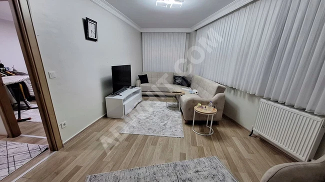 BAKIRKÖY KARTALTEPE 3 YILLIK BİNADA 2 ODA 1 SALON 80 M2 Y.GİRİŞ