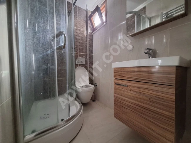 BAKIRKÖY KARTALTEPE DE SİTE İÇERİSİNDE 8 YILLIK 120 m2 3+1 2.KAT