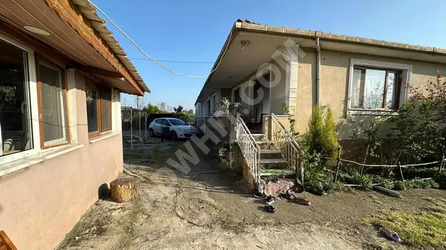 SAKARYA / FERİZLİ' DE İÇERİSİNDE 2 DAİRE BULUNAN SATILIK ARSA