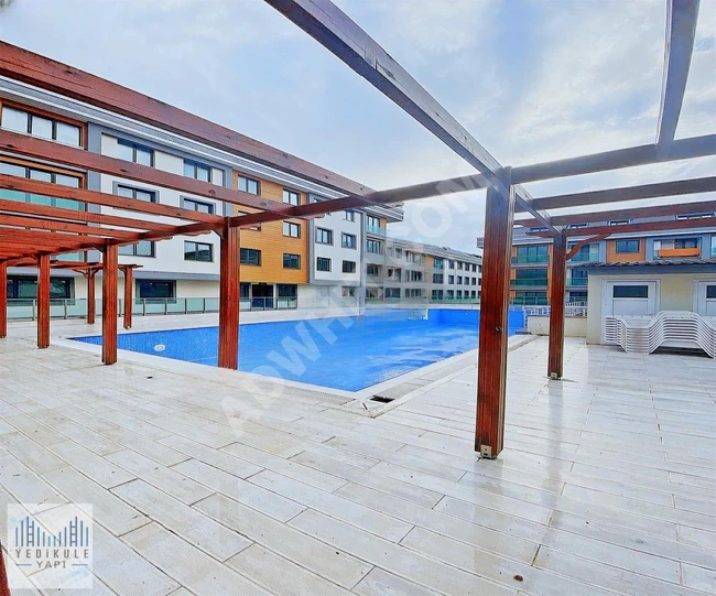 Luxurious 3+1 apartment in a fully serviced complex in the BEYLİKDÜZÜ ADNAN KAHVECİ area.