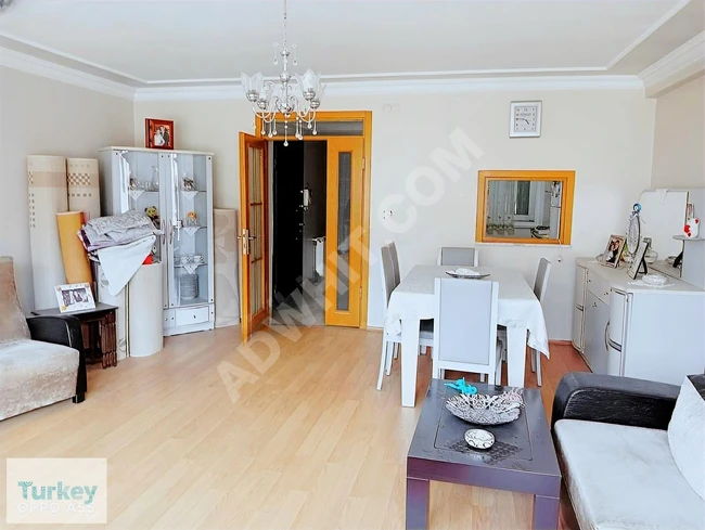 3+1 apartment with an area of 130m², mid-floor, urgent sale in Küçükçekmece