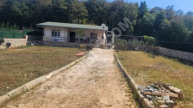 A plot with a house built on an area of 1020 square meters in the village of Gebze Ovacık Köyün.