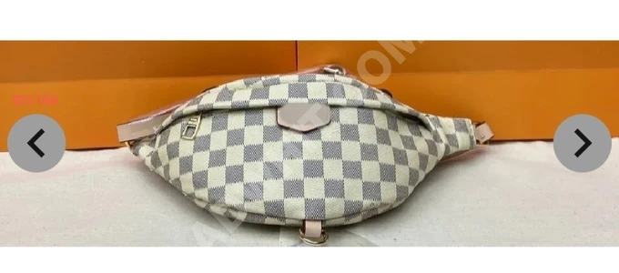 Checkered pattern shoulder bag