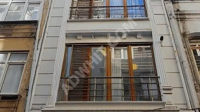 A complete building with 4 apartments and commercial property for sale near the BAKIRKÖY coast.