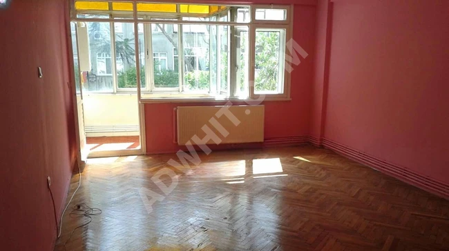 BAKIRKÖY MERKEZDE ARA KAT ASANSÖRLÜ SATILIK 1+1 DAİRE