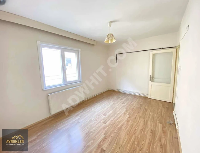 Spacious 4+1 apartment on a middle floor located in the center of the KÜÇÜKÇEKMECE SOĞUKSU area.