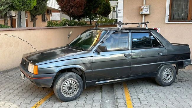 Renault Broadway car model 1987 from GEBZE SEZGİN OTOMOTİV.