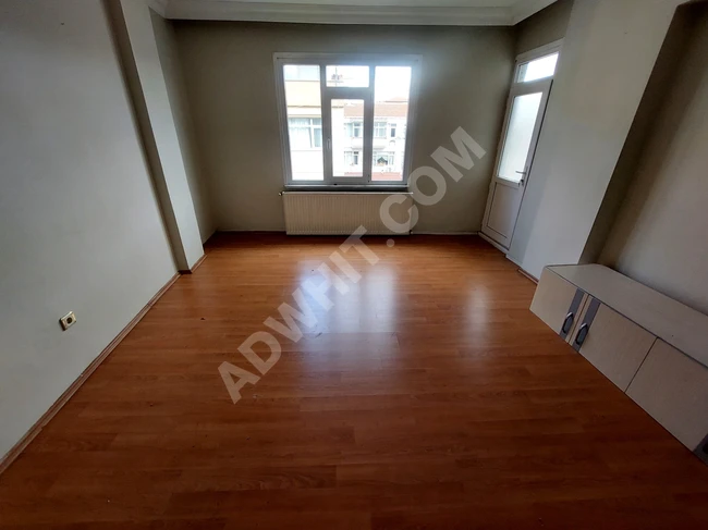 Apartment for sale 3+1, 120 square meters, in Kemalpaşa, middle floor. Apartment with land title deed.