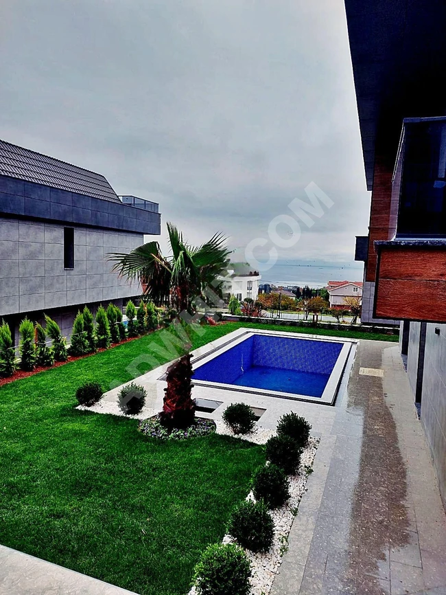 Independent villa for sale with a complete sea view and swimming pool in BEYLİKDÜZÜ DEREAGZI.