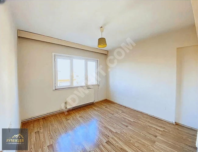 Spacious 4+1 apartment on a middle floor located in the center of the KÜÇÜKÇEKMECE SOĞUKSU area.