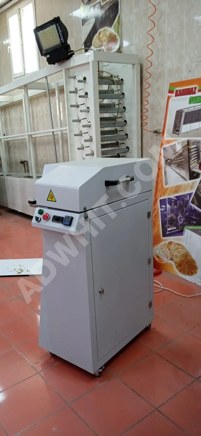 Bag tying and sealing machine