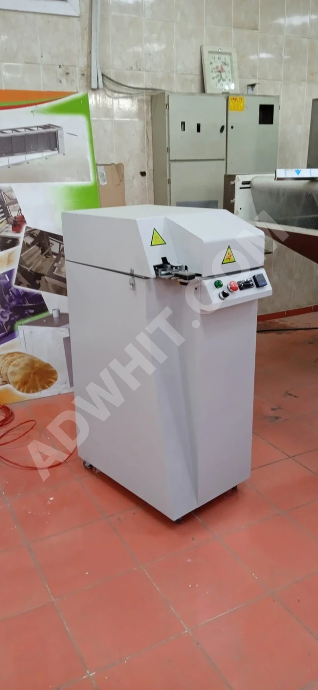 Bag tying and sealing machine