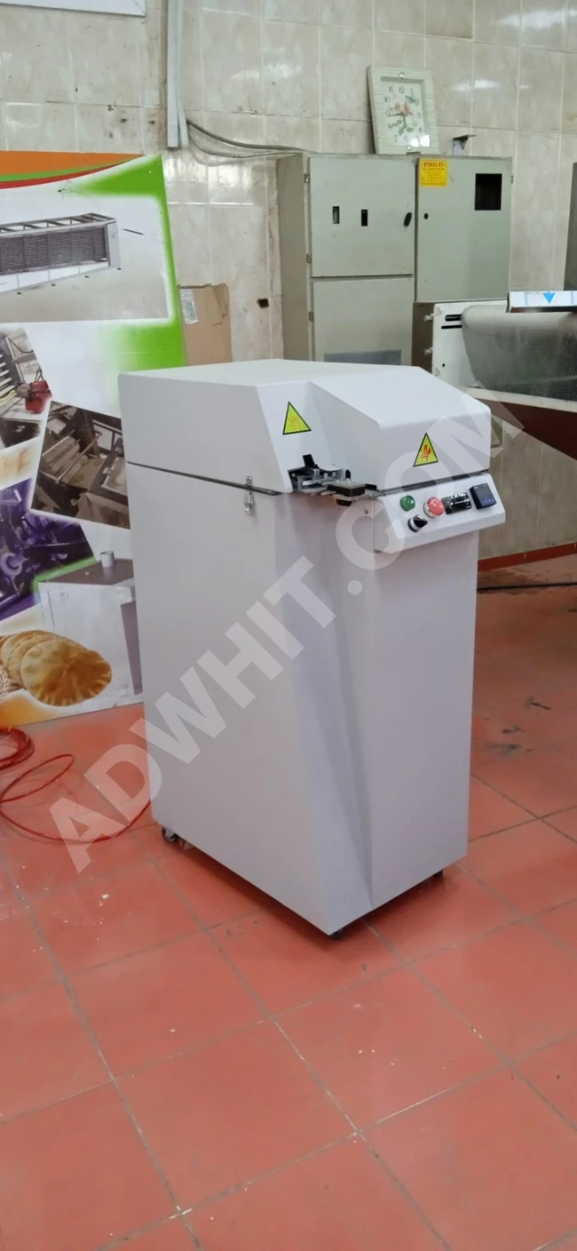 Bag tying and sealing machine