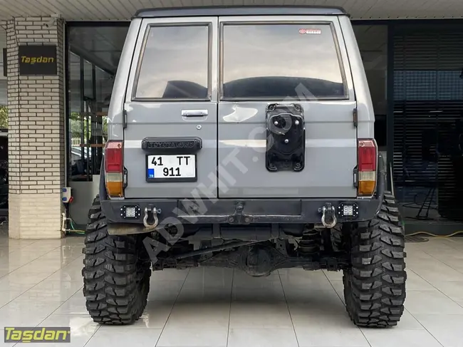 سيارة TOYOTA LAND CRUİSER BJ70 موديل 1987 بقوة 350 حصان