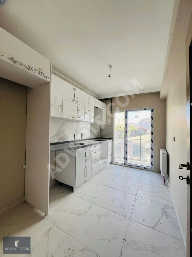 SELÇUK EMLAK CADDE ÜZERİ METROYA 5 DK 2+1 KİRALIK DAİRE !!