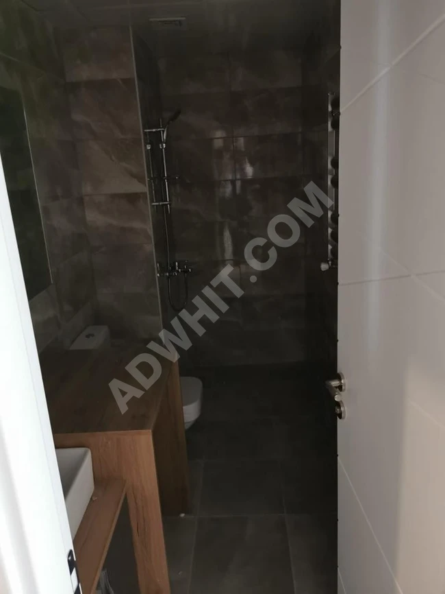 Yıllık kiralık boş stüdyo.