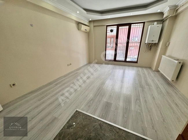 **ÇEVREM**DEN E5'e YAKIN BALKONLU 2+1 85m² YÜKSEK GİRİŞ