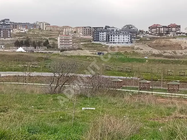 A plot of land for sale at a central location on the edge of Yaşam Vadisi in Beylikdüzü Kavaklı