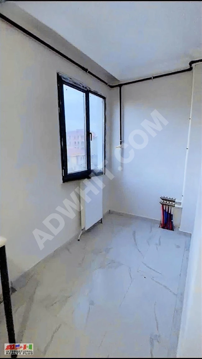 2+1 middle floor apartment and 4+1 upper duplex in the Orhangazi neighborhood in Sultanbeyli.