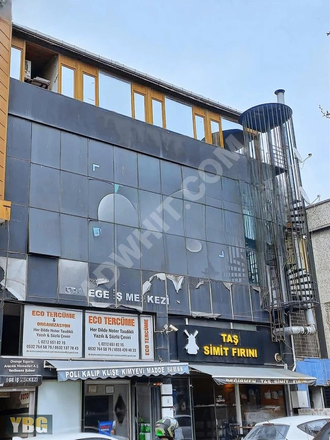 Commercial space for rent with an area of 450 square meters, consisting of 3 floors, located in the YENİBOSNA BEŞ YOL area.