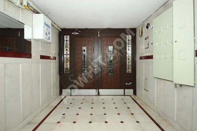 For sale: 2+1 apartment with a closed garage, 105 square meters, with a straight entrance in the center of Yayla.