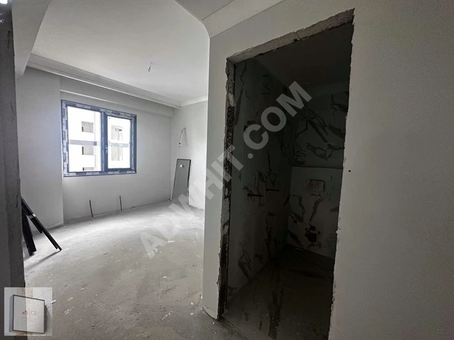 New apartment 3+1 for sale, 5 minutes away from the coast and located in the KARTAL HÜRRİYET area.