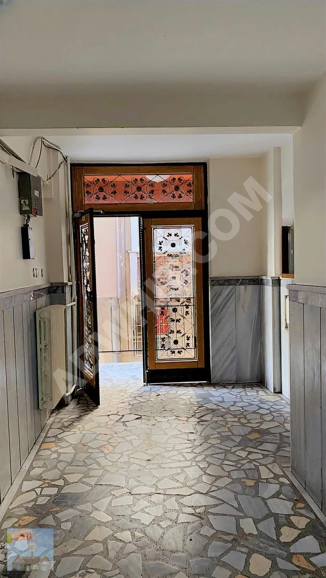 Spacious and bright apartment, with parking on Merter Sırpsındığı Street by DİNÇER DİNÇ,