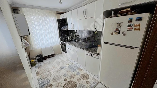 SULTANBEYLİ MESCİDİ AKSA CADDESİNDE SATILIK 90 MT NET 2+1 DAİRE