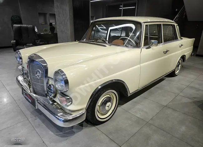 Q MOTORS I 1967 W110 MERCEDES 200