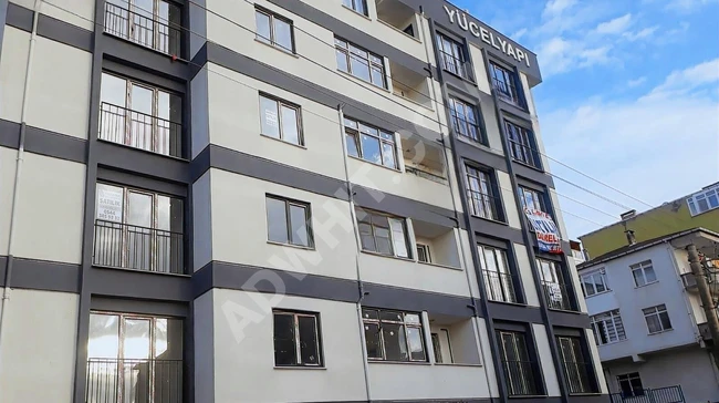 A spacious apartment with a terrace and balcony, located in the ÇAYIROVA YENİMAHALLE area.