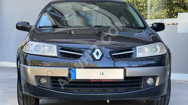 سيارة Renault MEGANE  موديل 2009 كم  قليلة ناقل حركة أوتوماتيكي نظيفة جدًا - SLS