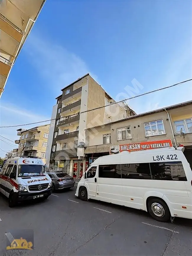 CADDE ÜZERİNDE 5 DAİRE ve DÜKKANLI KOMPLE SATILIK BİNA