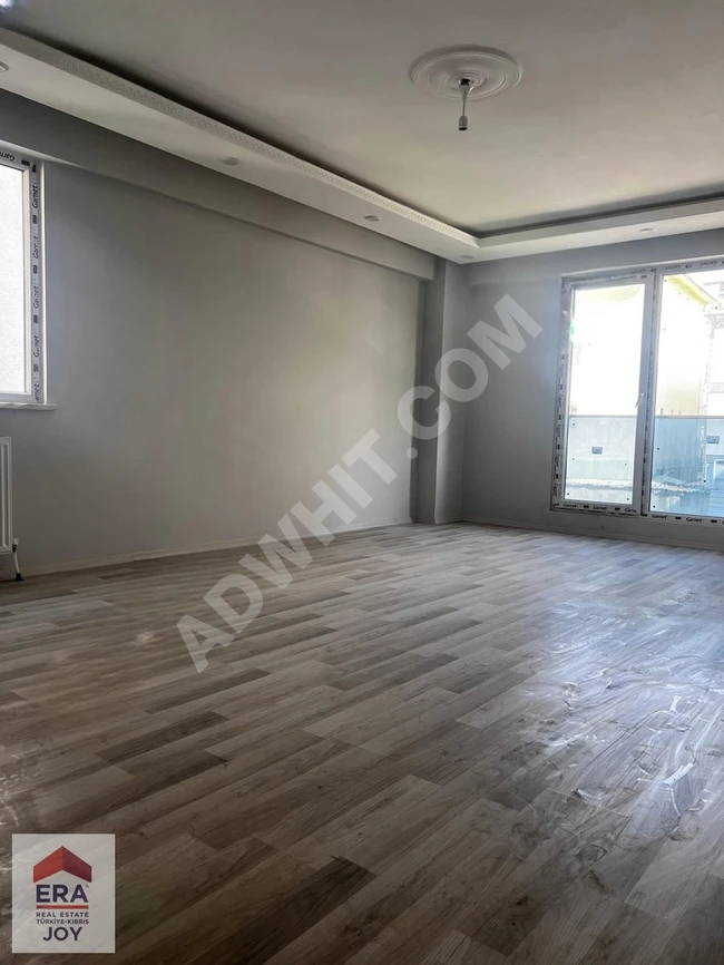 3+1 apartment for sale on the ground floor in the neighborhood of Pendik, Esenyalı