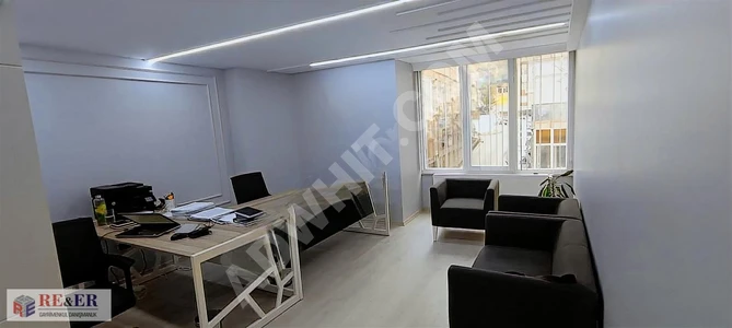 Opportunity for a 3+1 office in TARIM KREDİ İŞMERKEZİ that has been renovated and updated.