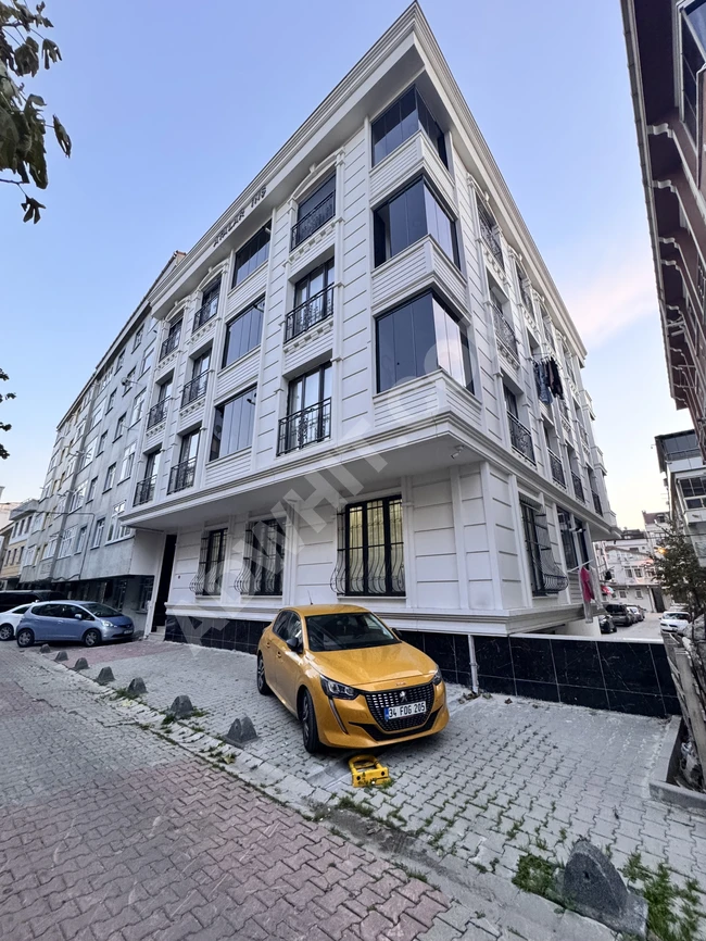 Building with elevator and parking from ÇEVREM very close to E5